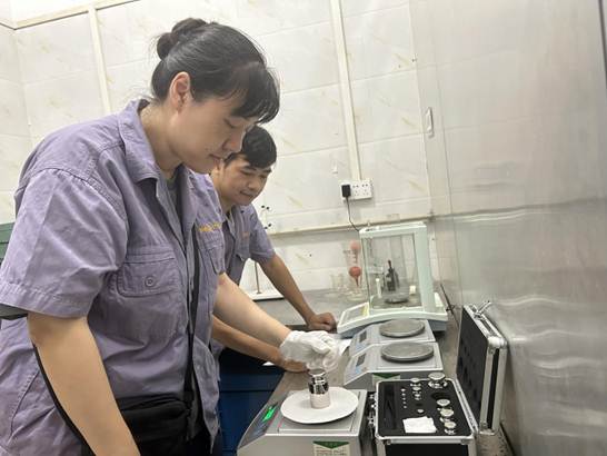 持续精准施“测” 赋能企业活力——柳州市计量所深入木材加工企业开展计量器具检定服（fú）务